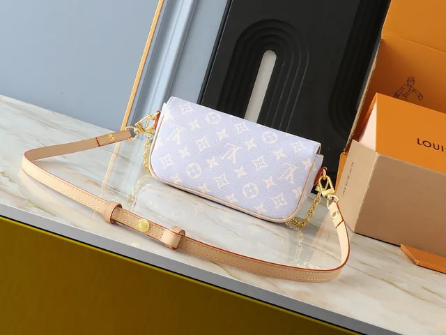 Louis Vuitton Pochette Metis 紫色金色 Monogram Coated Canvas Flap-Top Closure Messenger Bag 5