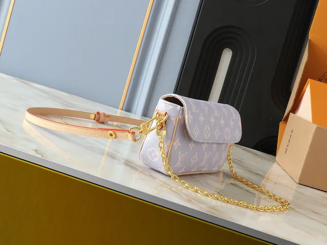 Louis Vuitton Pochette Metis 紫色金色 Monogram Coated Canvas Flap-Top Closure Messenger Bag 6