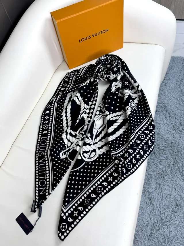 Lenço de seda Louis Vuitton com borda monograma impresso preto e branco 9