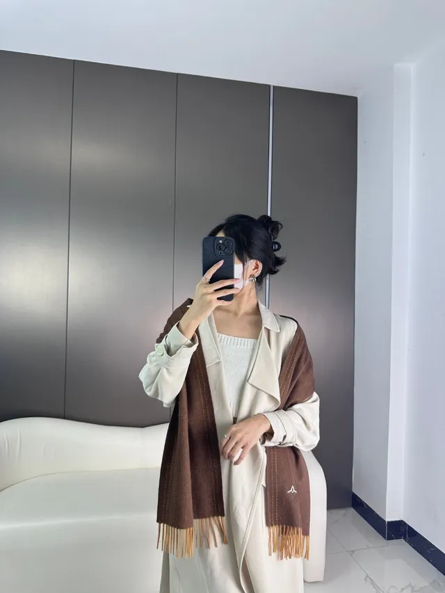 Louis Vuitton Reykjavik Noir शाल كشمير 3