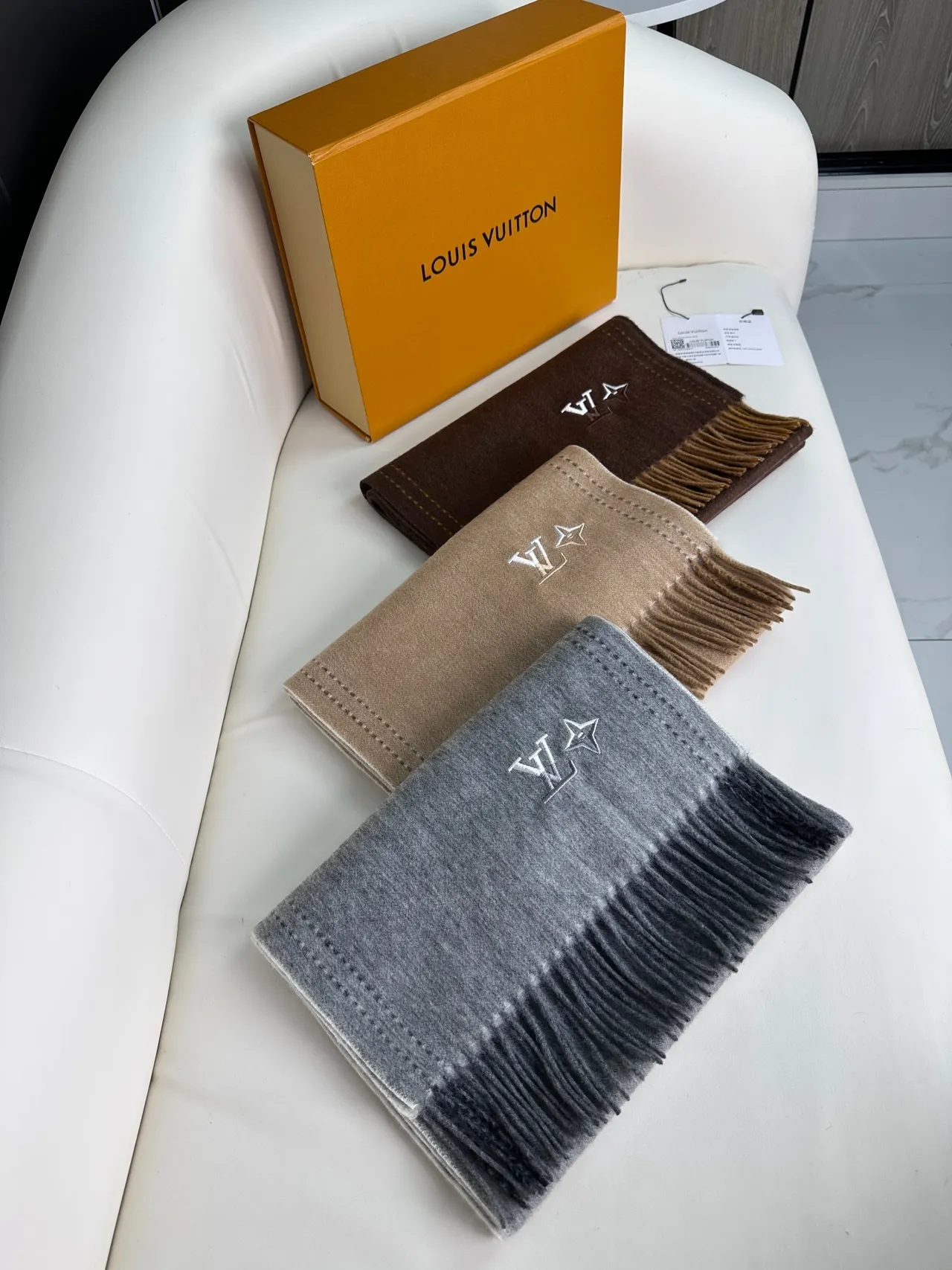 Louis Vuitton Reykjavik Noir शाल كشمير 5