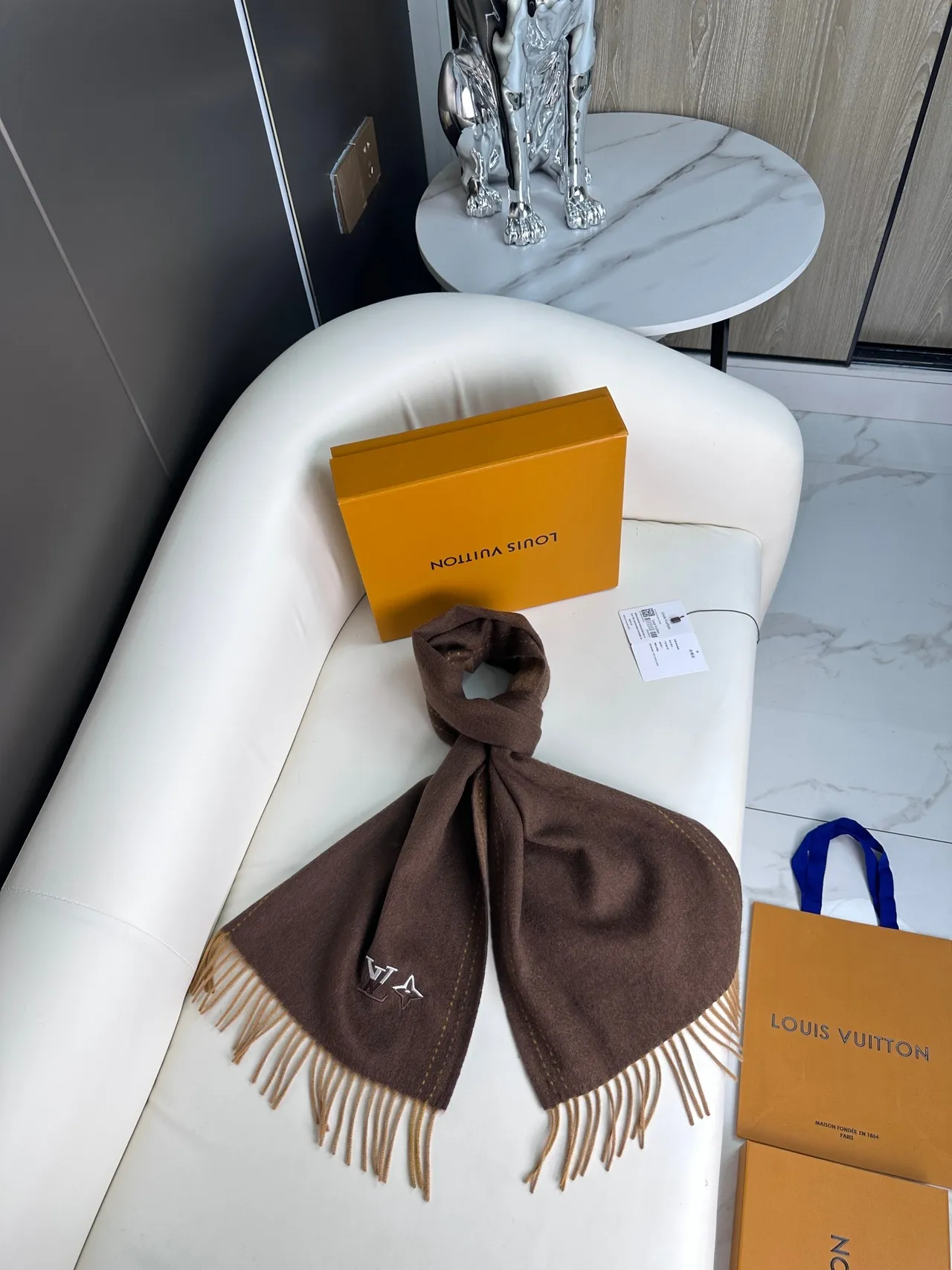 Louis Vuitton Reykjavik Noir शाल كشمير 7