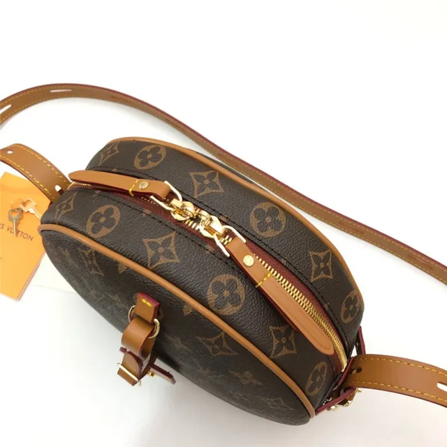 Louis Vuitton Bolsa Cruzada Redonda Monogram Canvas Couro Tan 5