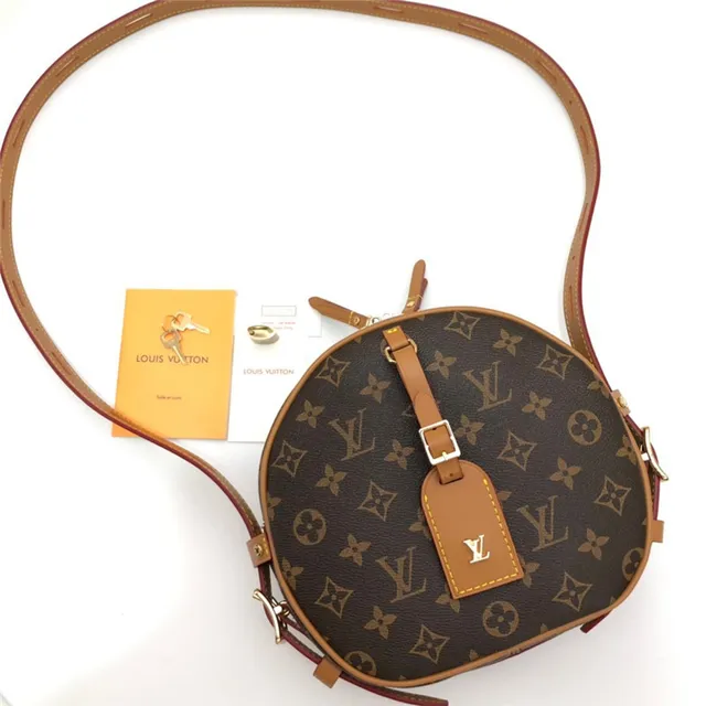 Louis Vuitton Bolsa Cruzada Redonda Monogram Canvas Couro Tan 6