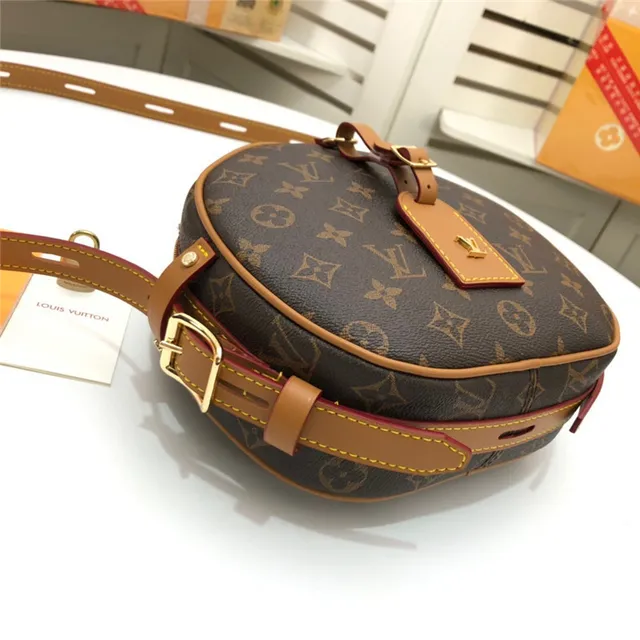 Louis Vuitton Bolsa Cruzada Redonda Monogram Canvas Couro Tan 8