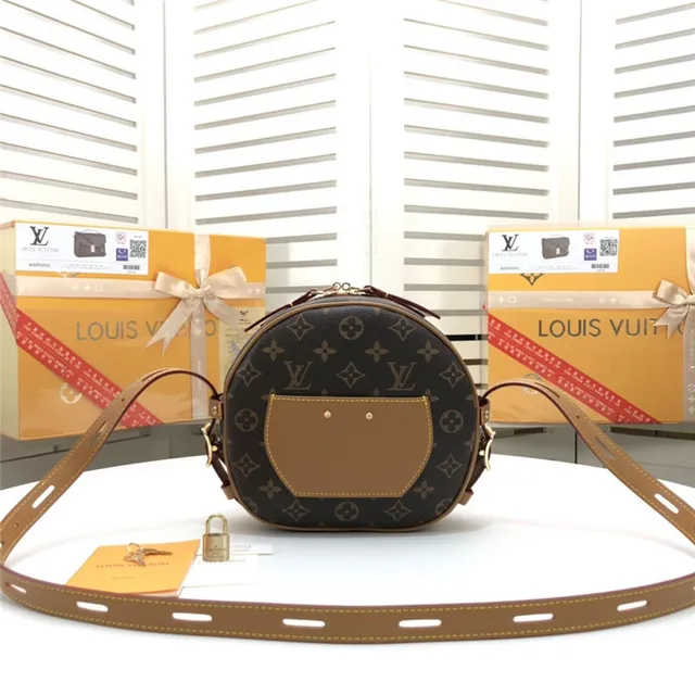 Louis Vuitton Bolsa Cruzada Redonda Monogram Canvas Couro Tan 9