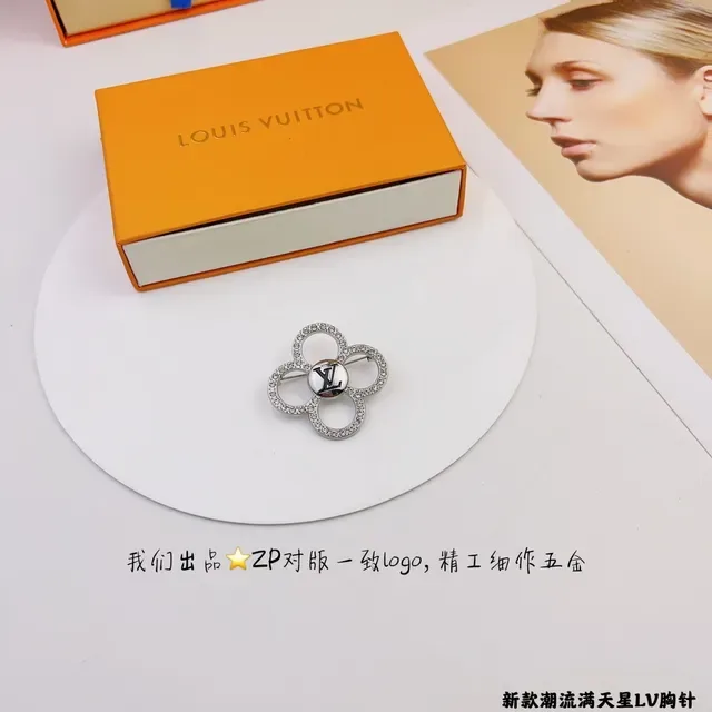 Louis Vuitton Silver Black चार-पेटल फ्लोरल क्रिस्टल-पावे ब्रोच 3