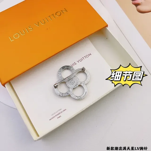 Louis Vuitton Silver Black चार-पेटल फ्लोरल क्रिस्टल-पावे ब्रोच 4