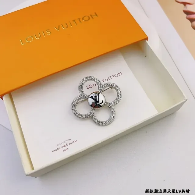 Louis Vuitton Silver Black चार-पेटल फ्लोरल क्रिस्टल-पावे ब्रोच 5