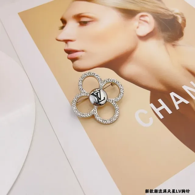 Louis Vuitton Silver Black चार-पेटल फ्लोरल क्रिस्टल-पावे ब्रोच 8