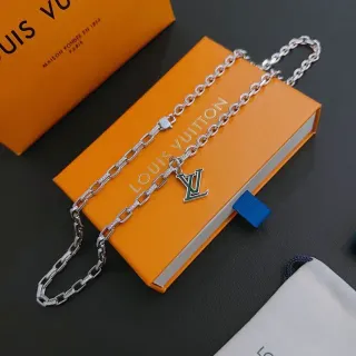 Colar Louis Vuitton Verde Prata Corrente de elos Esmaltada Monograma LV