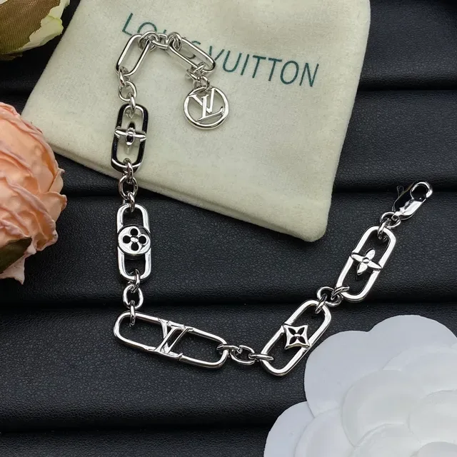 Louis Vuitton Silver Link-Chain Construction Polished Metal Necklace 5