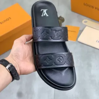 Louis Vuitton Slides Negras Correa Monogram Embossado Dos Correa