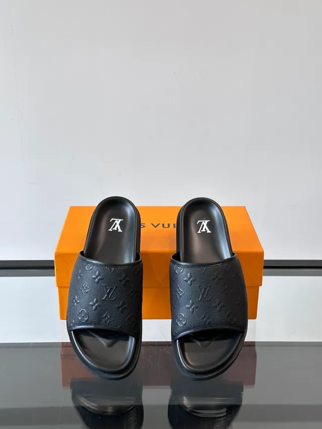 Louis Vuitton Slide Preto Branco Monogramado Solado de Borracha Moldado Chinelo 4