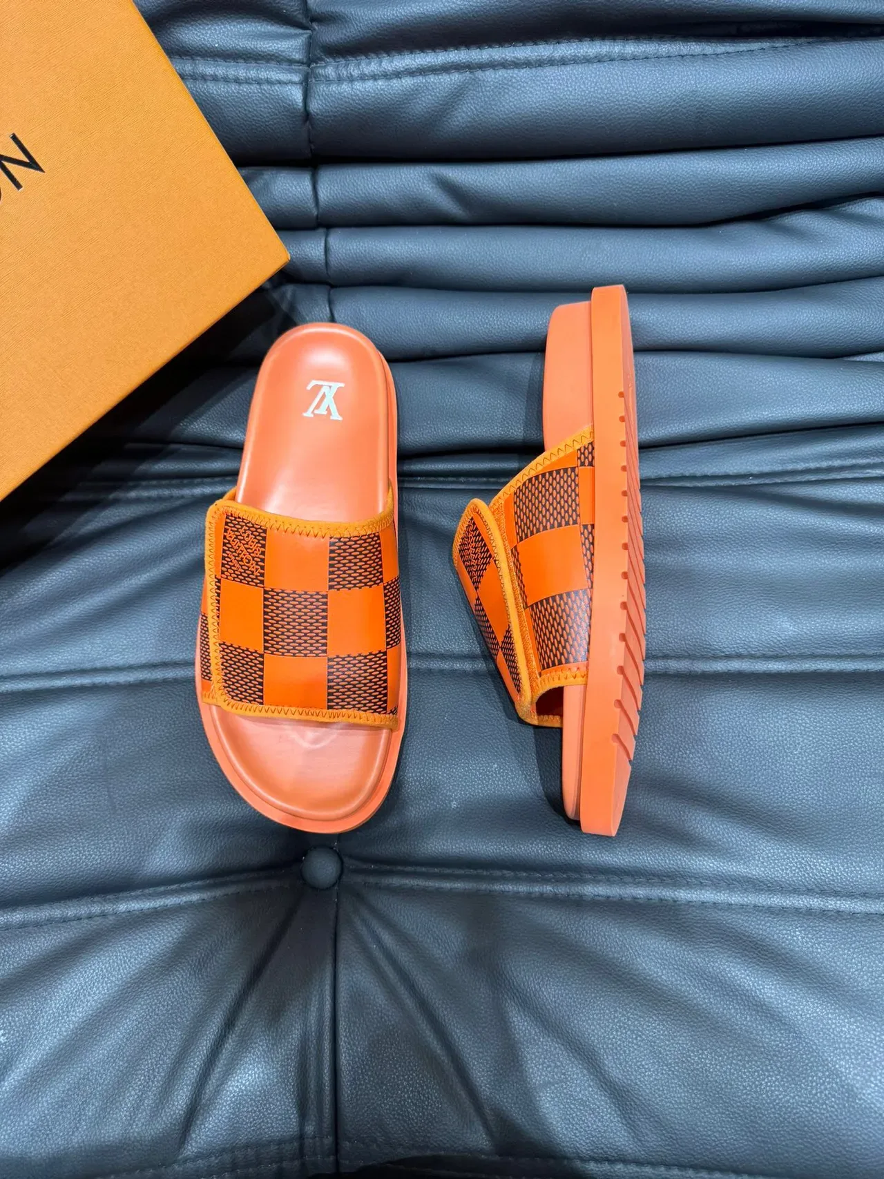 Louis Vuitton Sandália Laranja e Preta Xadrez 3