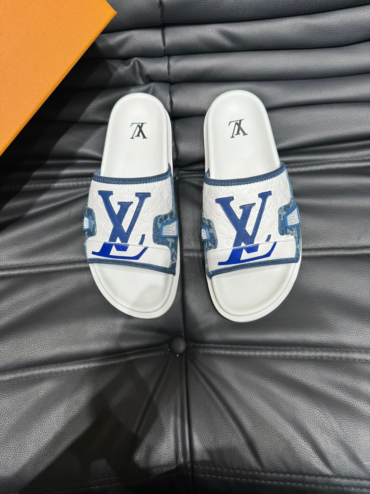 Louis Vuitton Slide 白色和蓝色 Monogram 牛仔布鞋带拖鞋 2
