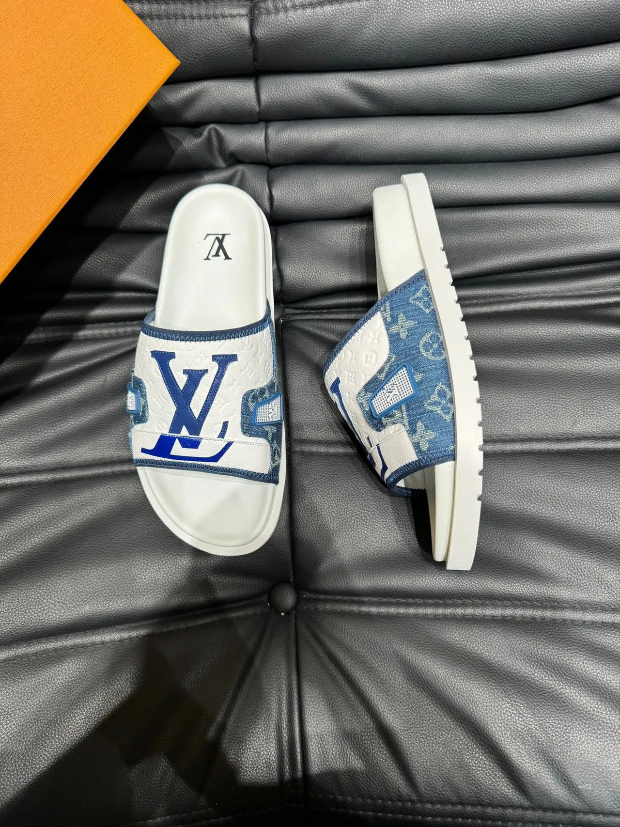 Louis Vuitton Slide 白色和蓝色 Monogram 牛仔布鞋带拖鞋 3