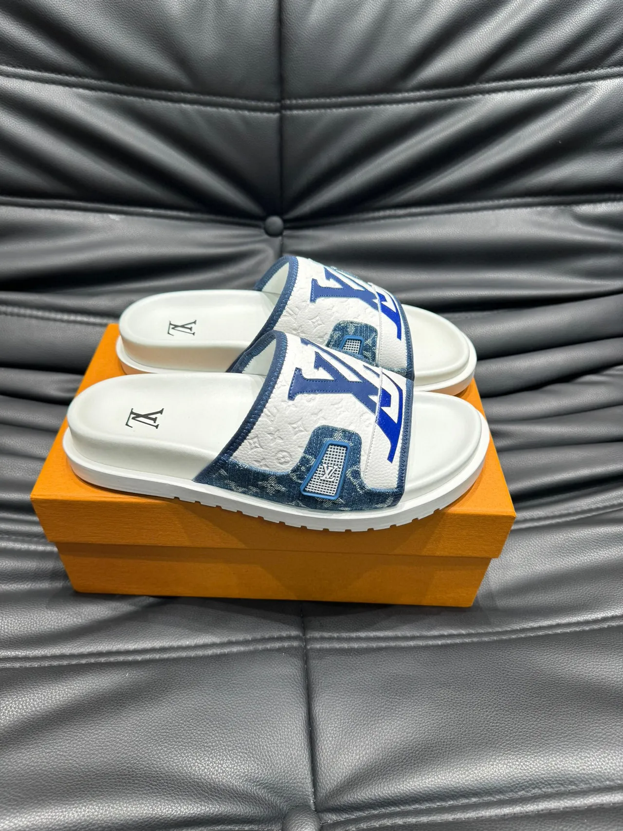 Louis Vuitton Slide 白色和蓝色 Monogram 牛仔布鞋带拖鞋 4