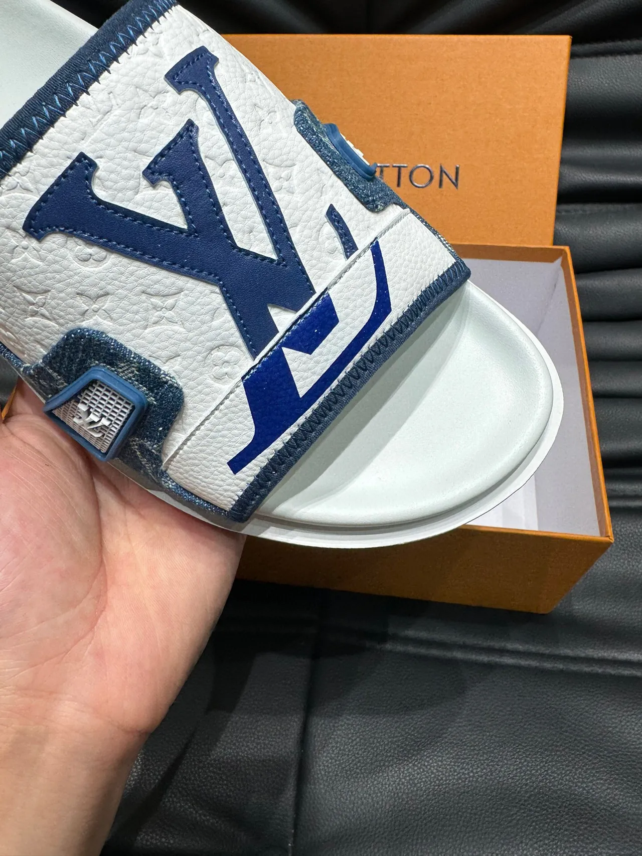 Louis Vuitton Slide 白色和蓝色 Monogram 牛仔布鞋带拖鞋 8