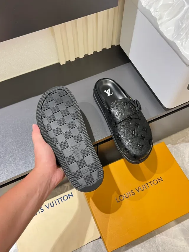 Louis Vuitton Zapatillas Negras Monogram Cuero Correa con Hebilla Casual 2