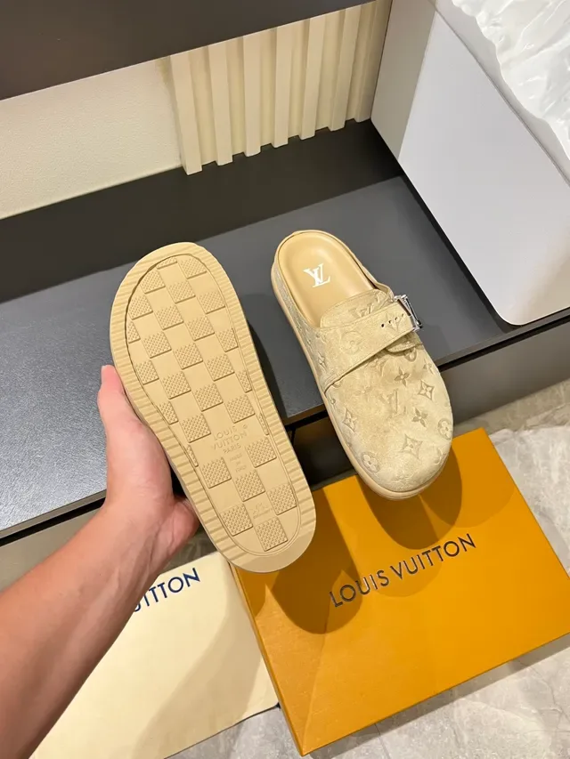 Louis Vuitton Zapatillas Negras Monogram Cuero Correa con Hebilla Casual 4