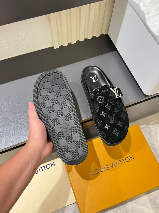 Louis Vuitton Zapatillas Negras Monogram Cuero Correa con Hebilla Casual 5