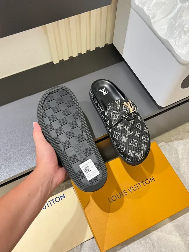 Louis Vuitton Zapatillas Negras Monogram Cuero Correa con Hebilla Casual 7