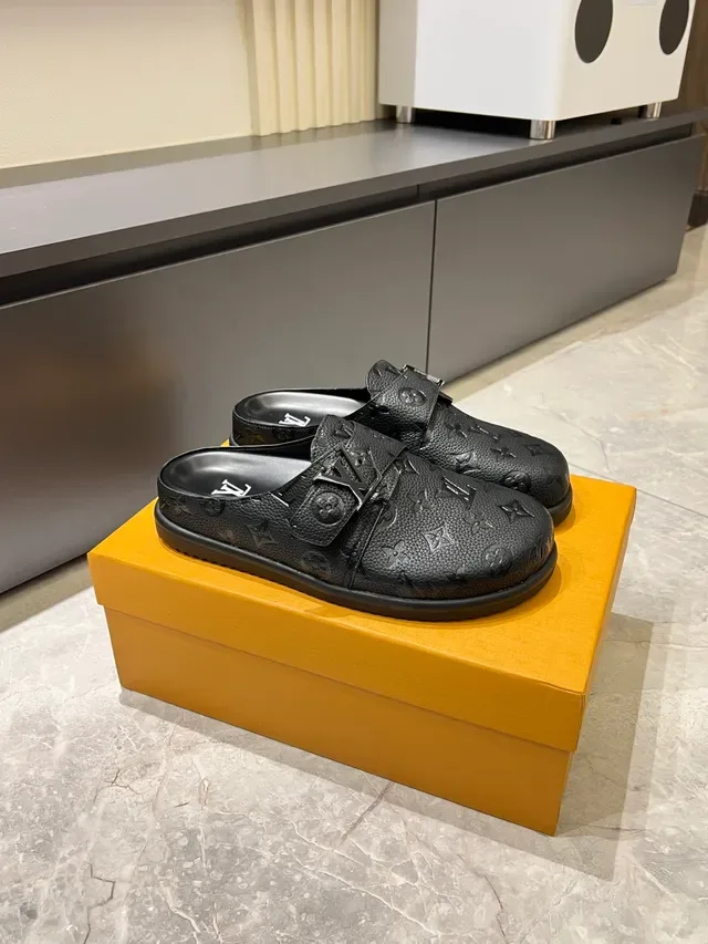 Louis Vuitton Zapatillas Negras Monogram Cuero Correa con Hebilla Casual 9