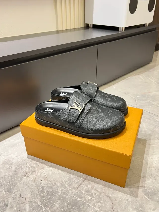 Louis Vuitton Zapatillas Negras Monogram Cuero Correa con Hebilla Casual 16