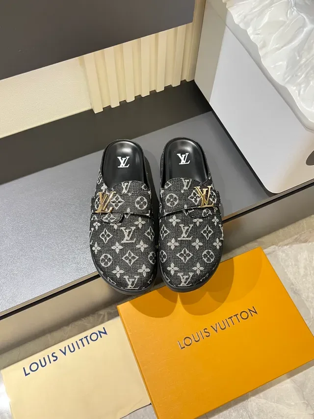 Louis Vuitton Zapatillas Negras Monogram Cuero Correa con Hebilla Casual 22