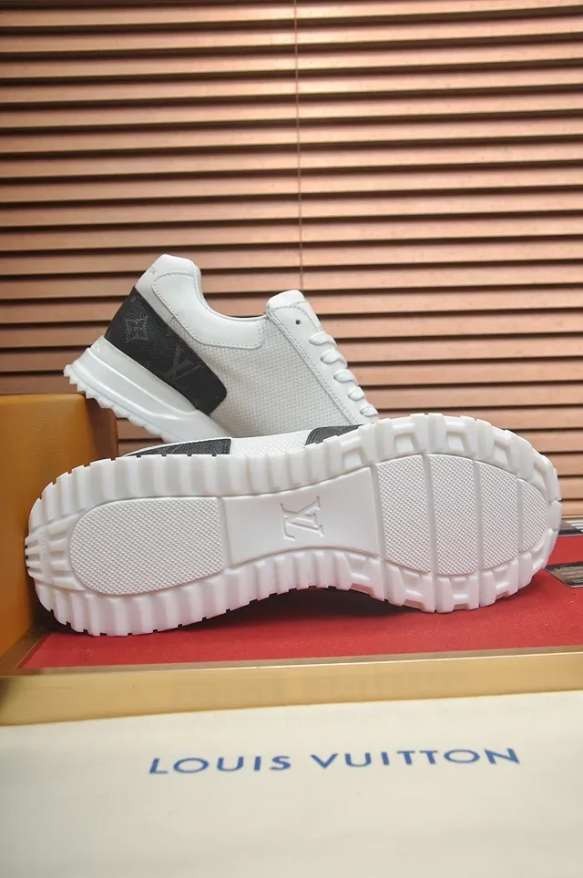 Louis Vuitton Blanco y Negro Monograma Paneles de Cuero Mesh Upper Lifestyle Sneakers 3
