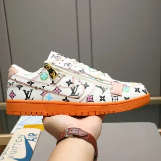 Louis Vuitton Tênis Lifestyle Brancas Multicolores com Impressão Monograma em Couro Parte Superior com Fechamento de Zíper e Língua