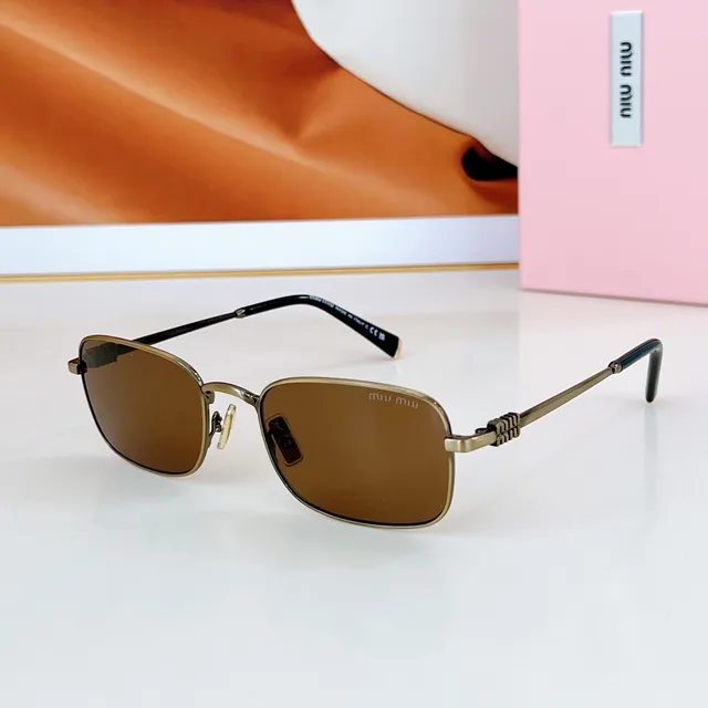 Miu Miu lunettes de soleil vert argent cadre rectangulaire construction métallique 6