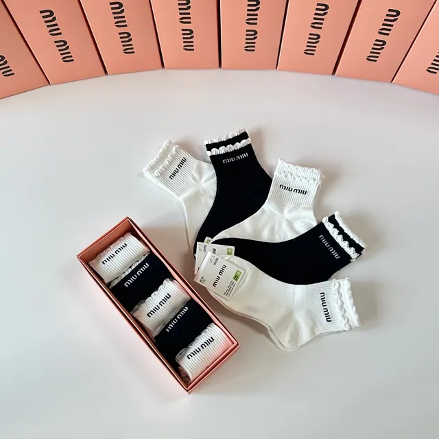 Miu Miu puños fruncidos Logo calcetines 2