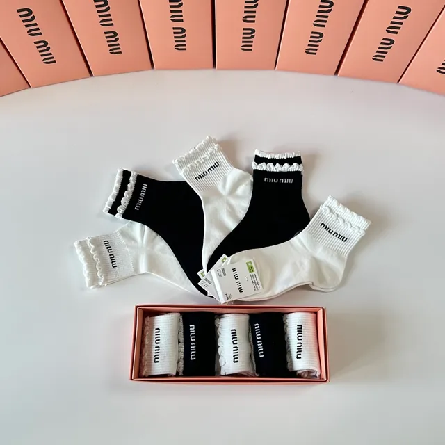 Miu Miu puños fruncidos Logo calcetines 4
