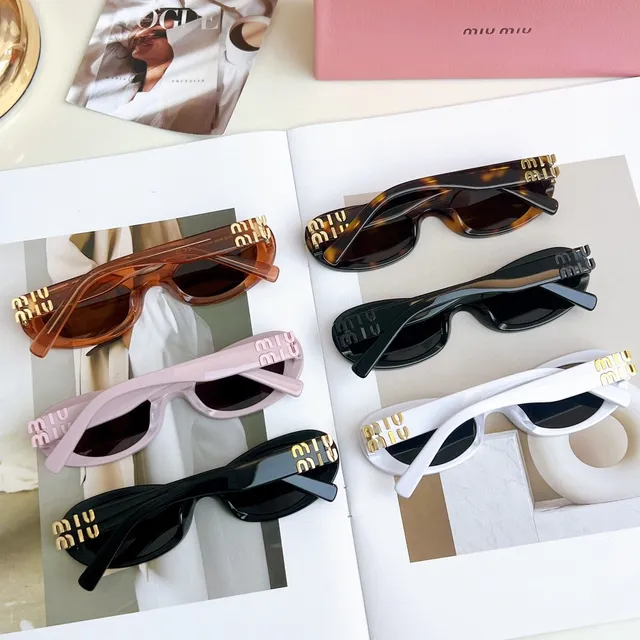 Miu Miu Wander Lunettes de Soleil Acétate Noire Ovale 4