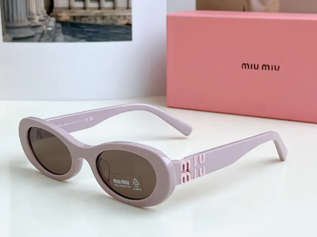 Miu Miu Wander Lunettes de Soleil Acétate Noire Ovale 6