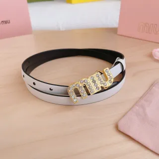 Miu Miu Wander Crystal Logo सफेद और काला चमड़े की बेल्ट