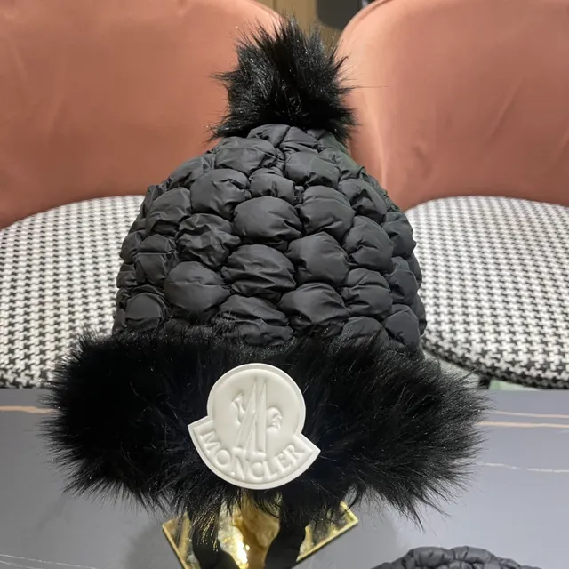 Moncler কালো ভুরা ফার-ট্রিম বুনা ক্রাউন বিনি 6