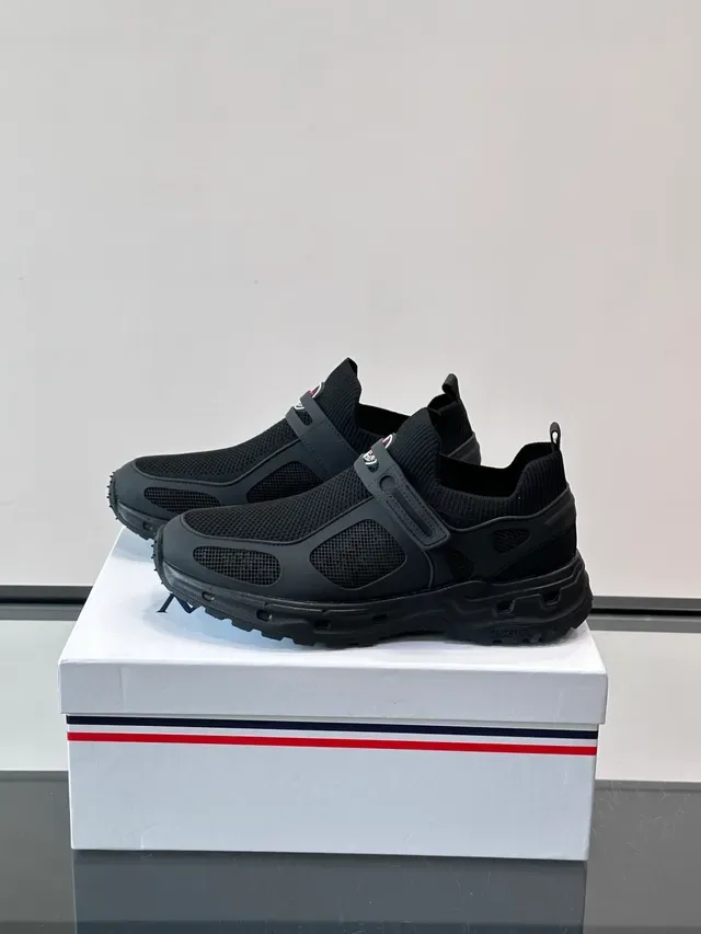 Moncler काला स्लिप-ऑन निट लाइफस्टाइल स्नीकर 5