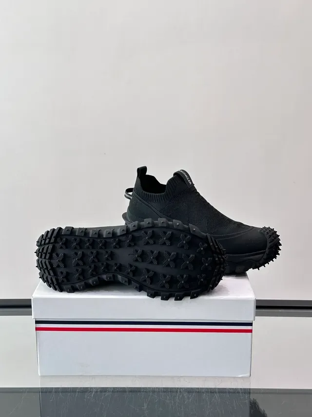 Moncler কালো সাদা Slip-On Knit Upper Rugged Lugged Outsole স্নিকার্স 2