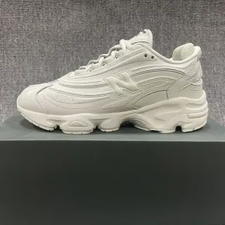New Balance 1000 Tênis Chunky Monocromático Branco