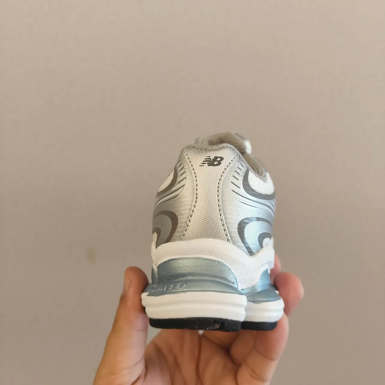 New Balance 2002R Noir Gris Translucide Pod Chaussures Lifestyle 21