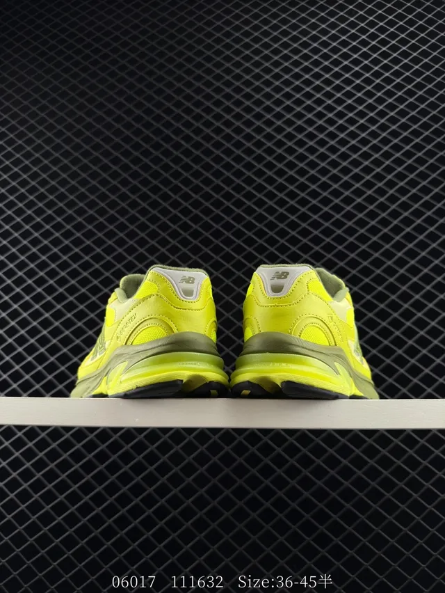 New Balance 2002R Neon Yellow GORE-TEX 厚底运动鞋 3