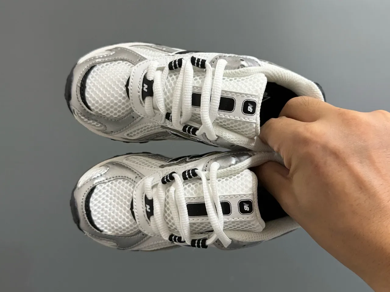 New Balance 204 米色和米白色生活方式运动鞋 15