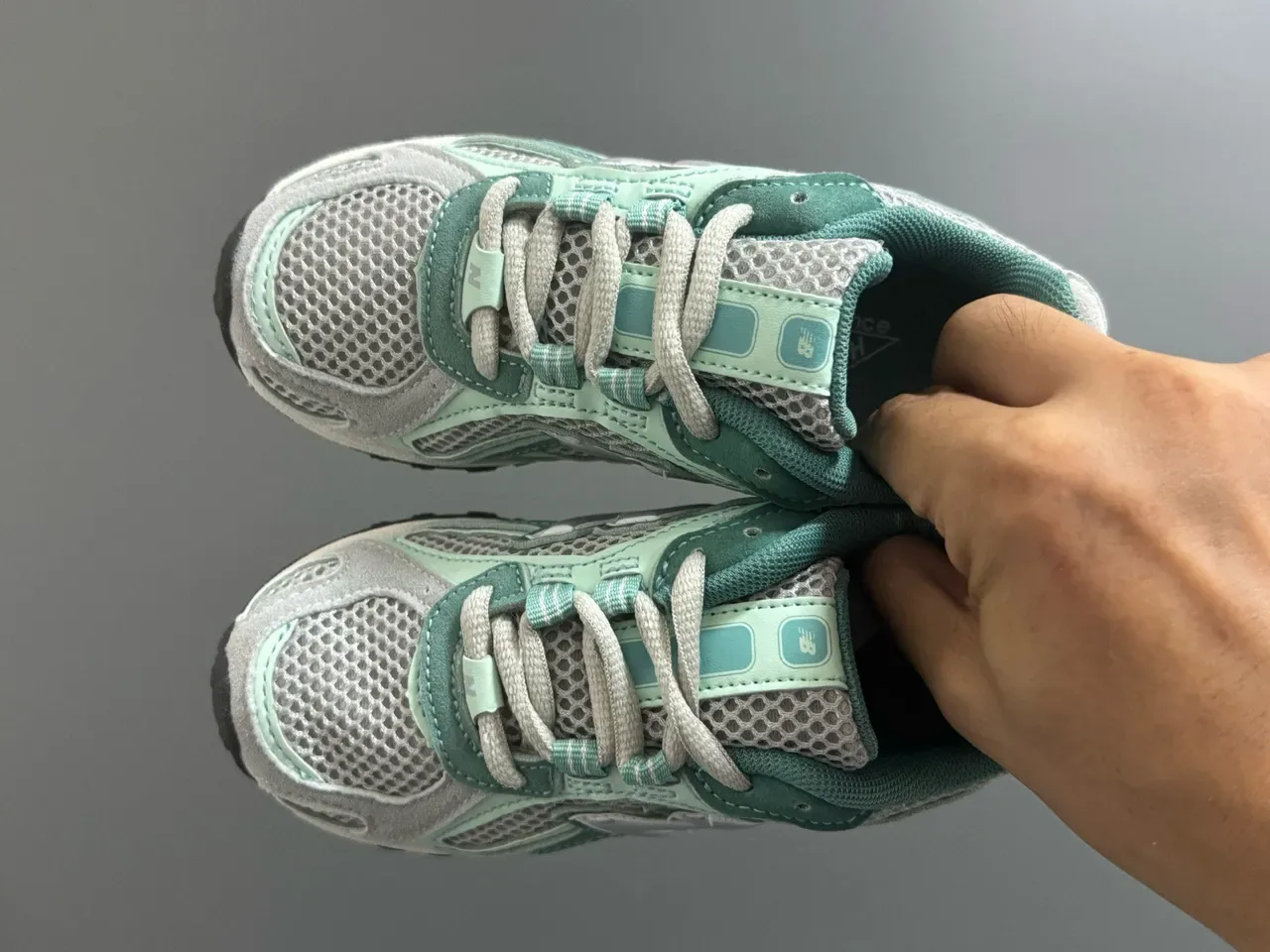 New Balance 204 米色和米白色生活方式运动鞋 22