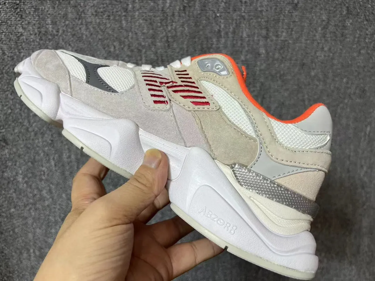 New Balance 9060 Beige Red silhouette semelle multicouche baskets chunky 6