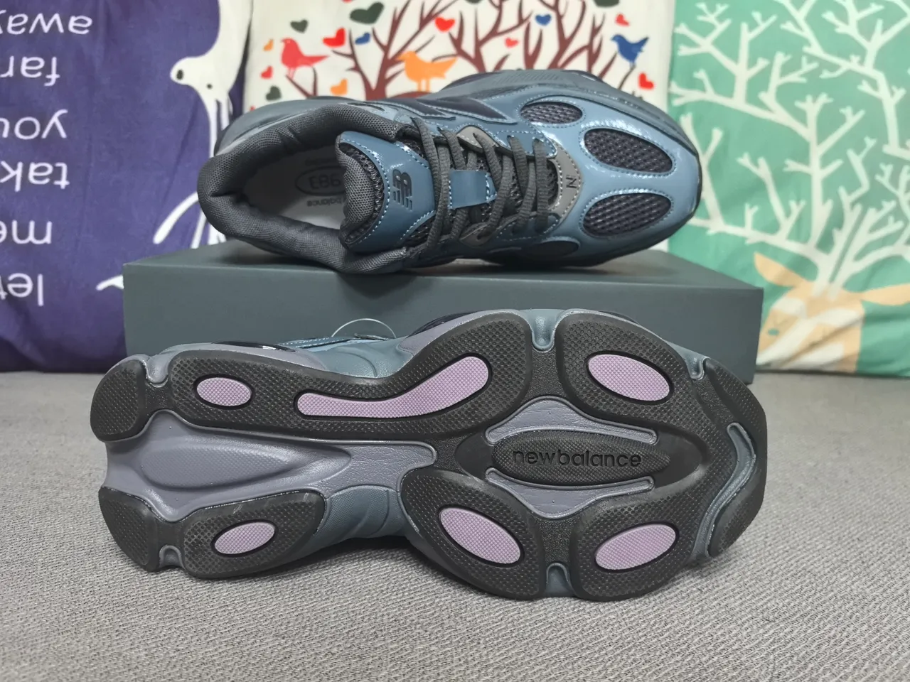 New Balance 9060 浅蓝色灰色漆皮厚底运动鞋 2