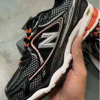 New Balance 990 কালো কমলা মেশ উপর সিন্থেটিক কেজ ওভারলে লাইফস্টাইল স্নিকার্স