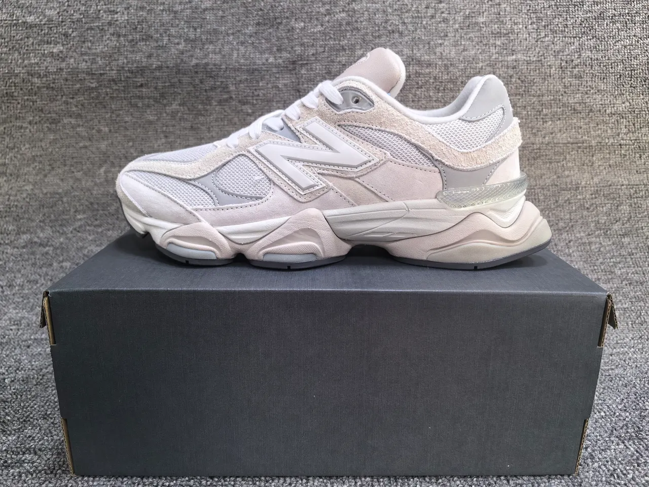 New Balance 米色灰色 多层中底 网面和麂皮鞋面 厚底运动鞋 2